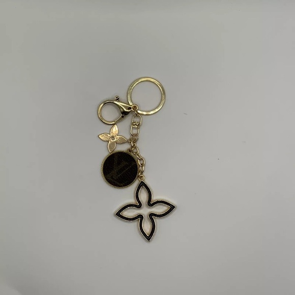 LV Louis Vuitton Bag Charm Key Holder Flower Shape & Round Monogram LV Logo - Picture 1 of 12